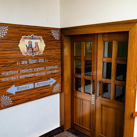 Готель Amritara Ramila Kutir Ayodhya Екстер'єр фото