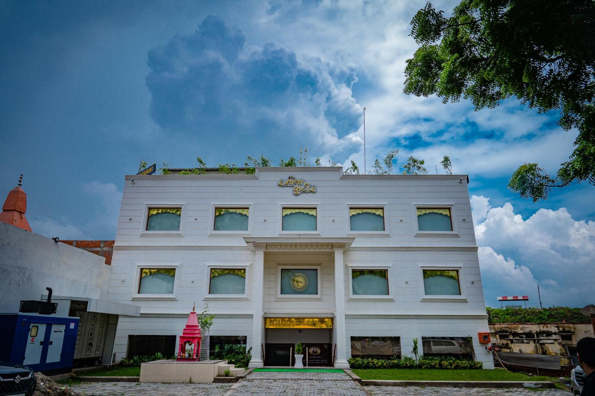 Готель Amritara Ramila Kutir Ayodhya Екстер'єр фото